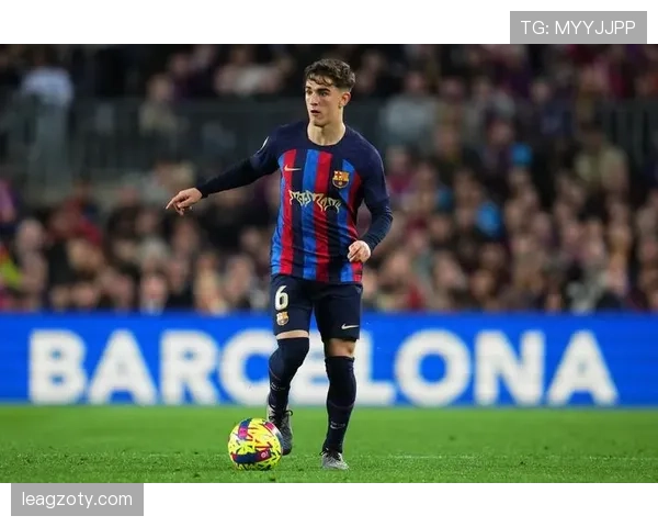 加维17岁巴萨首秀表现解析：技术特点与适应性评估