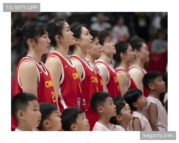 肖若腾赛前啃鸡腿的样子，像极了我熬夜追剧时偷吃宵夜